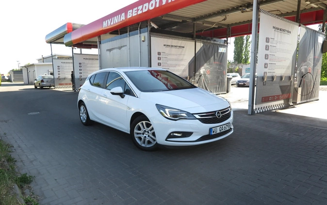 Opel Astra cena 36900 przebieg: 221000, rok produkcji 2017 z Warka małe 326